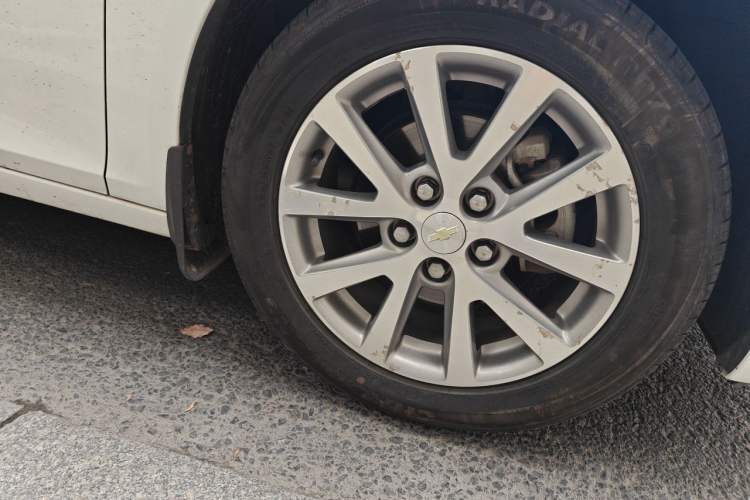 Used Chevrolet Malibu 2017 1.5T Automatic Luxury Edition Right Front Wheel Hub