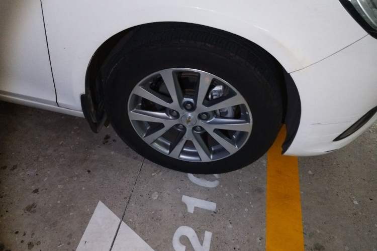 Used Chevrolet Malibu 2017 1.5T Automatic Luxury Edition Right Front Wheel Hub