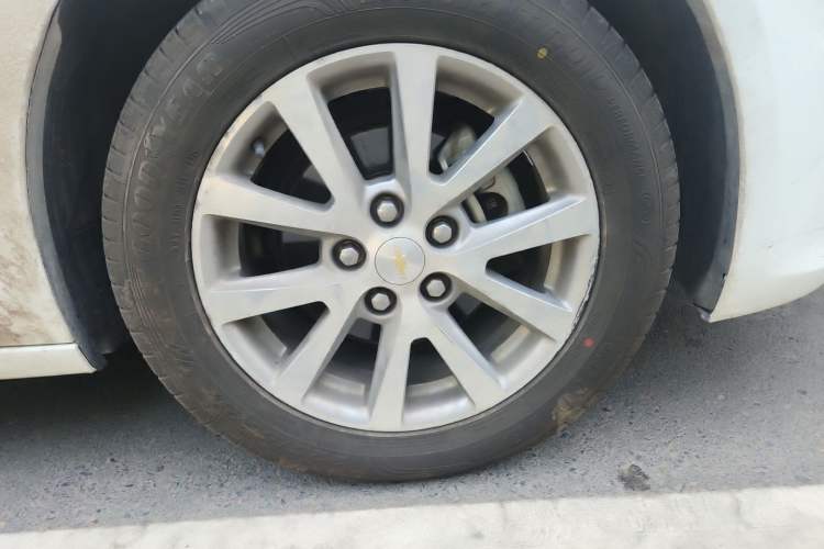 Used Chevrolet Malibu 2017 1.5T Automatic Luxury Edition Right Front Wheel Hub