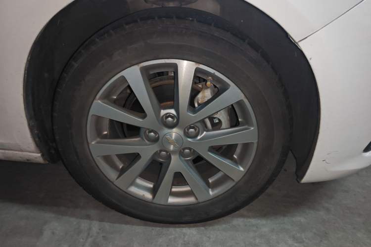 Used Chevrolet Malibu 2017 1.5T Automatic Luxury Edition Right Front Wheel Hub