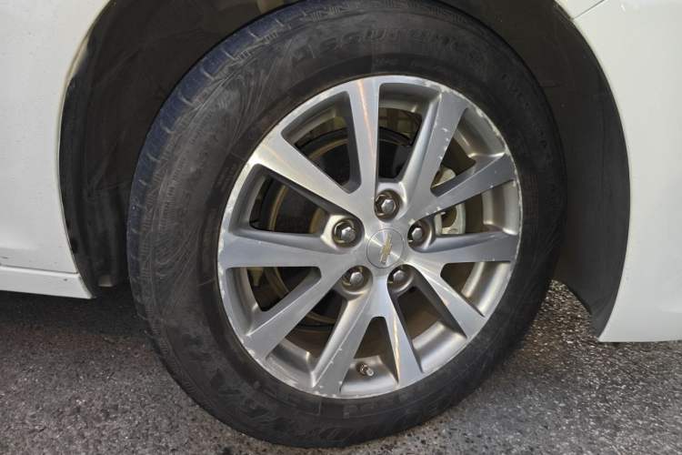 Used Chevrolet Malibu 2017 1.5T Automatic Luxury Edition Right Front Wheel Hub