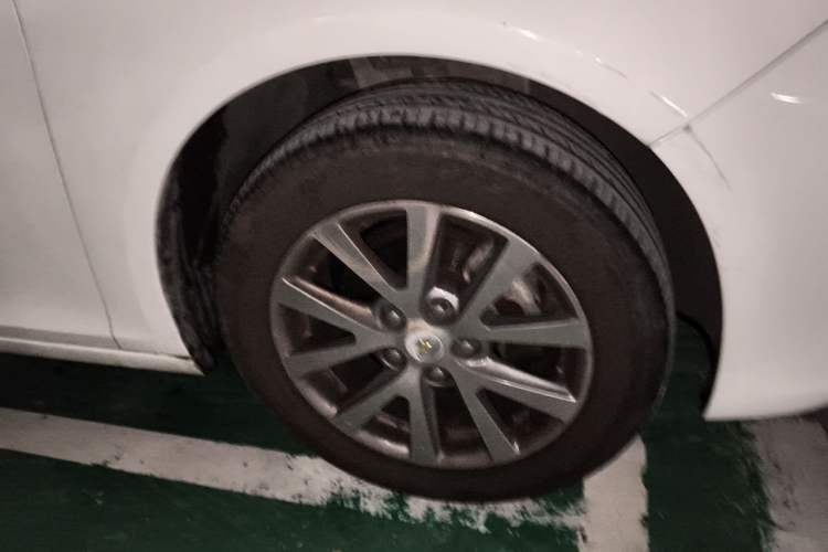 Used Chevrolet Malibu 2017 1.5T Automatic Luxury Edition Right Front Wheel Hub