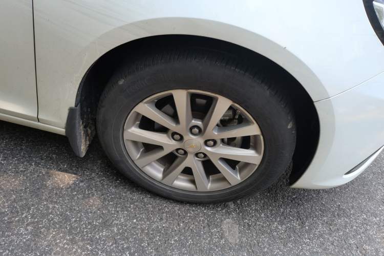 Used Chevrolet Malibu 2017 1.5T Automatic Luxury Edition Right Front Wheel Hub