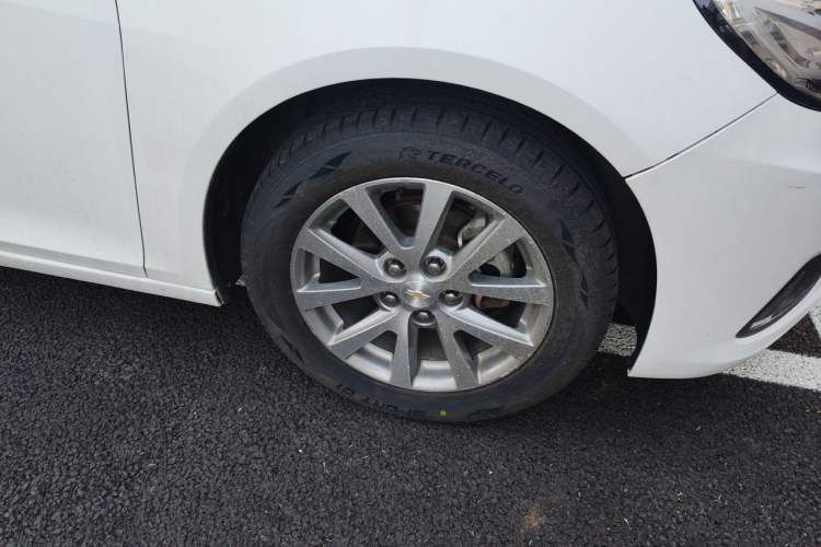 Used Chevrolet Malibu 2017 1.5T Automatic Luxury Edition Right Front Wheel Hub