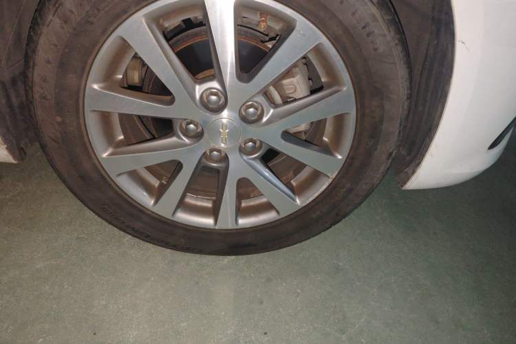 Used Chevrolet Malibu 2017 1.5T Automatic Luxury Edition Right Front Wheel Hub