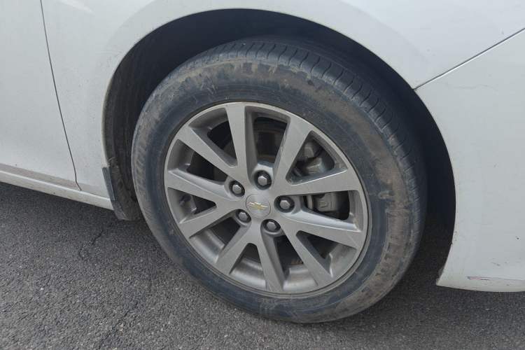 Used Chevrolet Malibu 2017 1.5T Automatic Luxury Edition Right Front Wheel Hub