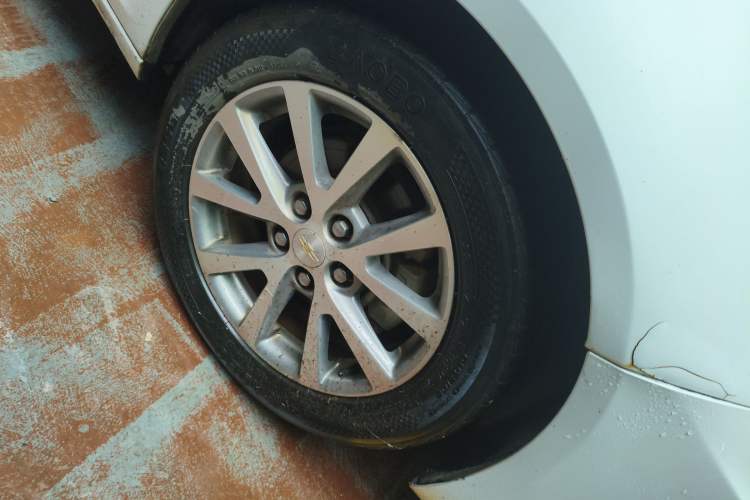 Used Chevrolet Malibu 2017 1.5T Automatic Luxury Edition Right Front Wheel Hub