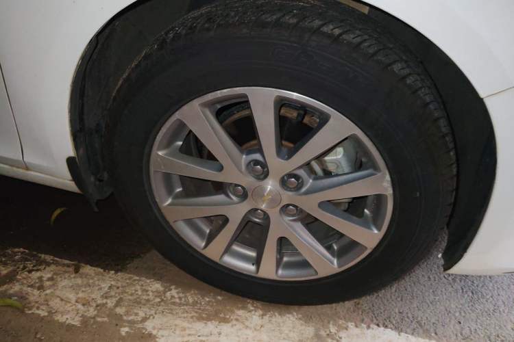 Used Chevrolet Malibu 2017 1.5T Automatic Luxury Edition Right Front Wheel Hub