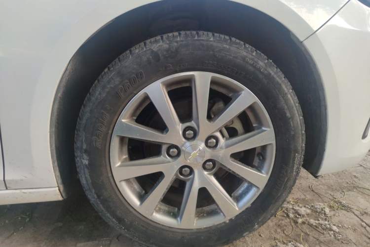 Used Chevrolet Malibu 2017 1.5T Automatic Luxury Edition Right Front Wheel Hub
