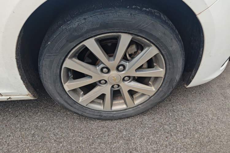 Used Chevrolet Malibu 2017 1.5T Automatic Luxury Edition Right Front Wheel Hub
