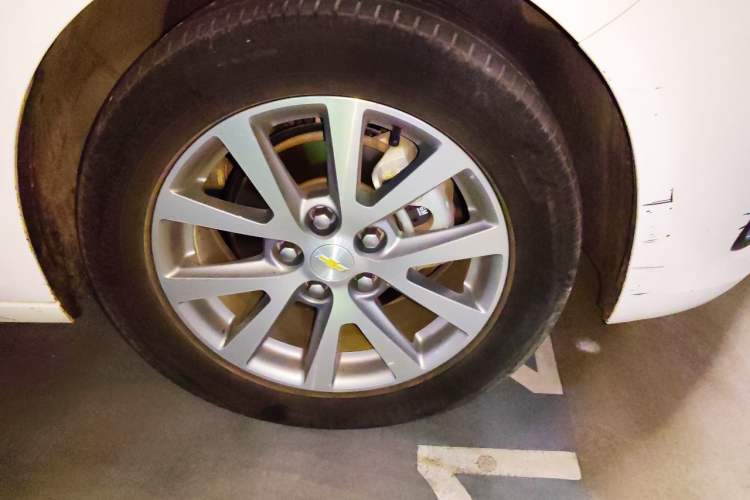 Used Chevrolet Malibu 2017 1.5T Automatic Luxury Edition Right Front Wheel Hub