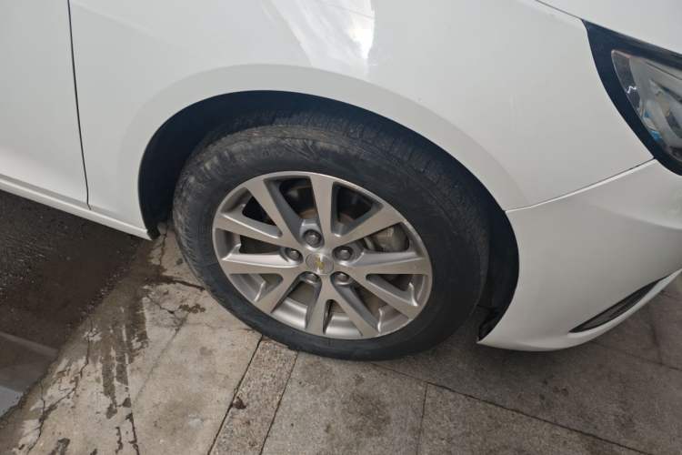 Used Chevrolet Malibu 2017 1.5T Automatic Luxury Edition Right Front Wheel Hub