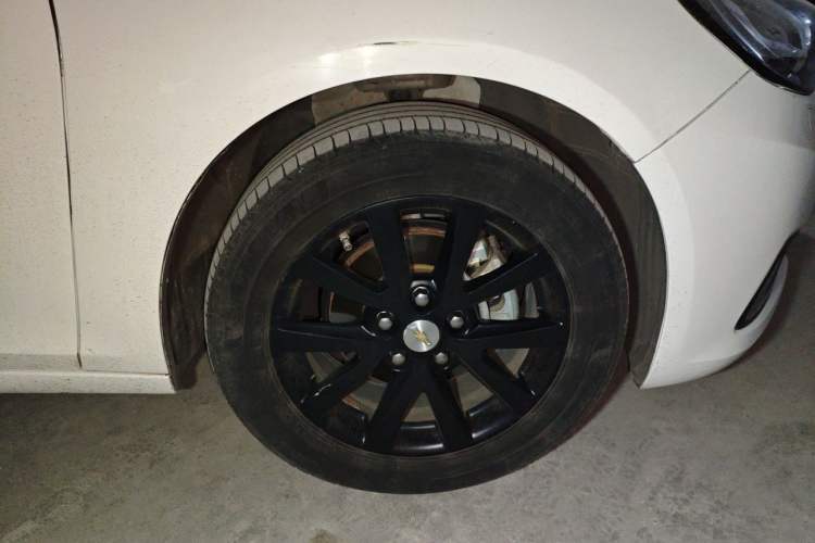 Used Chevrolet Malibu 2017 1.5T Automatic Luxury Edition Right Front Wheel Hub