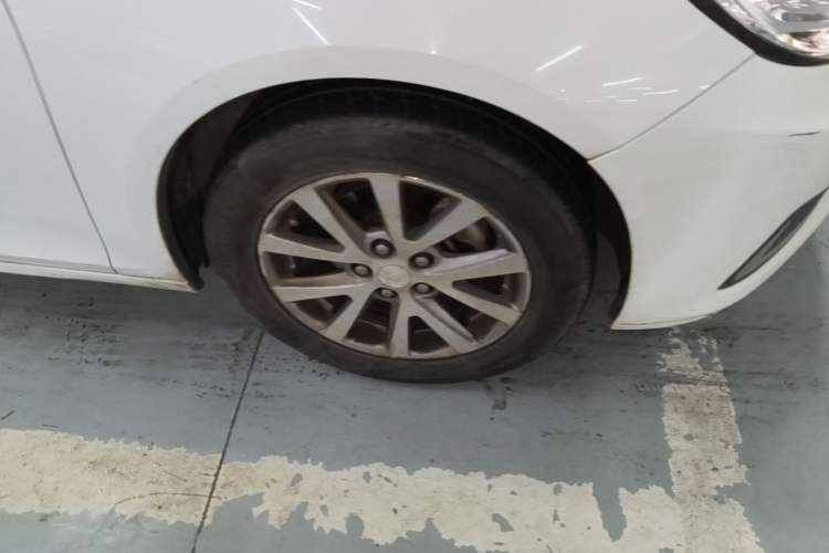 Used Chevrolet Malibu 2017 1.5T Automatic Luxury Edition Right Front Wheel Hub