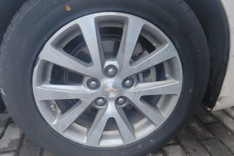Used Chevrolet Malibu 2017 1.5T Automatic Luxury Edition Right Front Wheel Hub