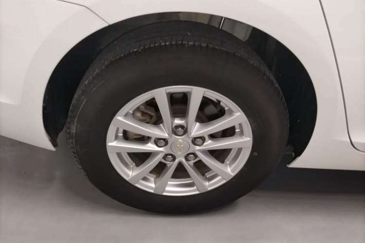 Used Chevrolet Malibu 2017 1.5T Automatic Comfort Edition Right Rear Wheel Hub