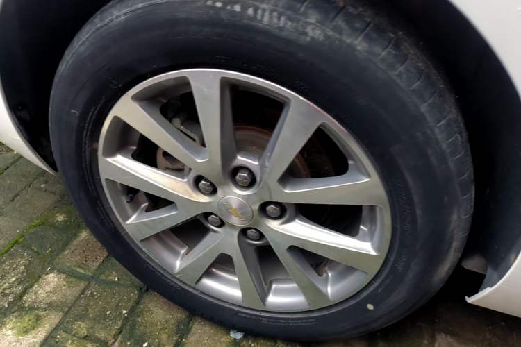 Used Chevrolet Malibu 2017 1.5T Automatic Luxury Edition Right Rear Wheel Hub
