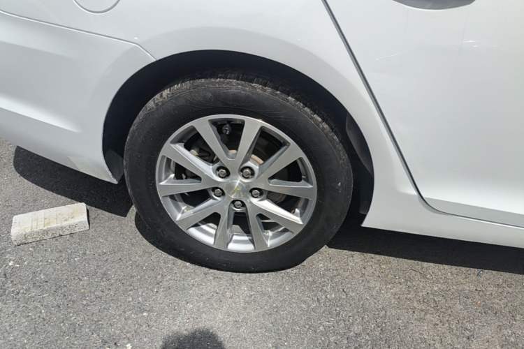 Used Chevrolet Malibu 2017 1.5T Automatic Luxury Edition Right Rear Wheel Hub