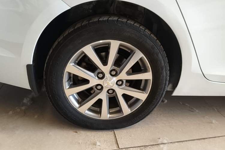 Used Chevrolet Malibu 2017 1.5T Automatic Luxury Edition Right Rear Wheel Hub