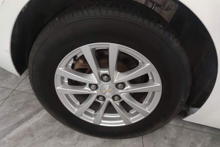 Used Chevrolet Malibu 2017 1.5T Automatic Comfort Edition Right Rear Wheel Hub