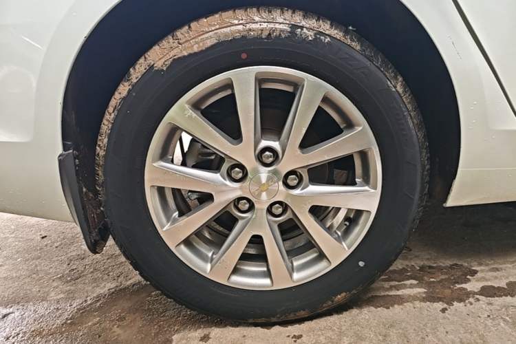 Used Chevrolet Malibu 2017 1.5T Automatic Luxury Edition Right Rear Wheel Hub