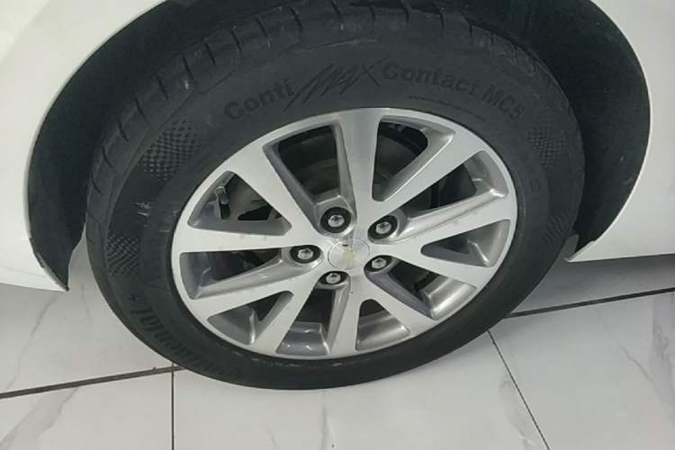 Used Chevrolet Malibu 2017 1.5T Automatic Luxury Edition Right Rear Wheel Hub
