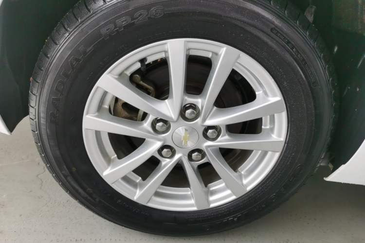 Used Chevrolet Malibu 2017 1.5T Automatic Comfort Edition Right Rear Wheel Hub