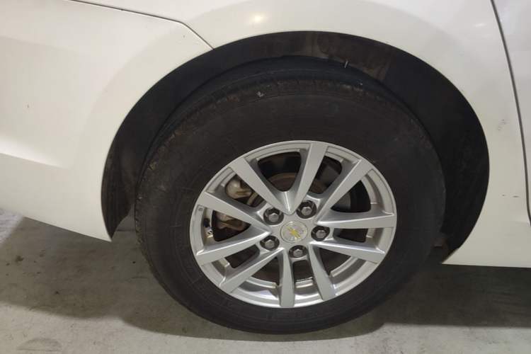 Used Chevrolet Malibu 2017 1.5T Automatic Comfort Edition Right Rear Wheel Hub