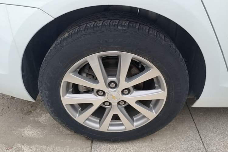 Used Chevrolet Malibu 2017 1.5T Automatic Luxury Edition Right Rear Wheel Hub
