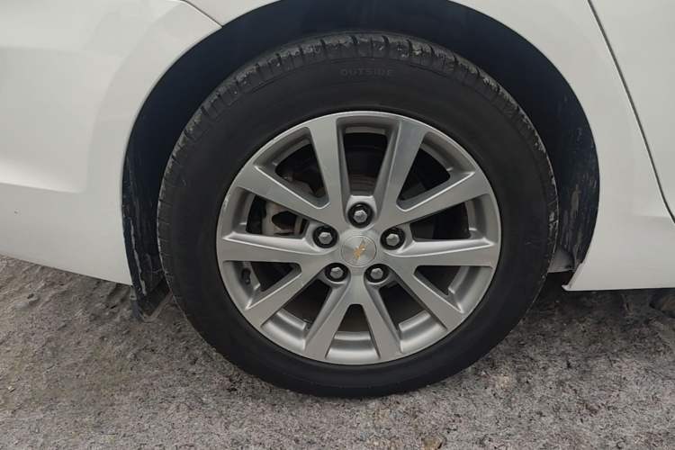 Used Chevrolet Malibu 2017 1.5T Automatic Luxury Edition Right Rear Wheel Hub