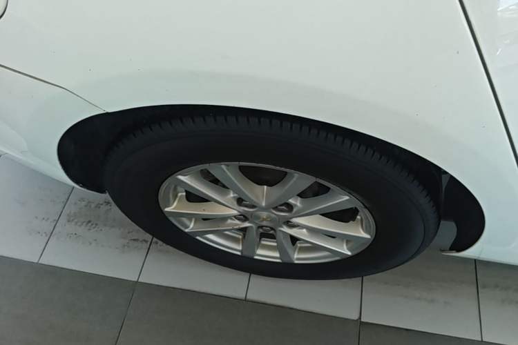 Used Chevrolet Malibu 2017 1.5T Automatic Comfort Edition Right Rear Wheel Hub