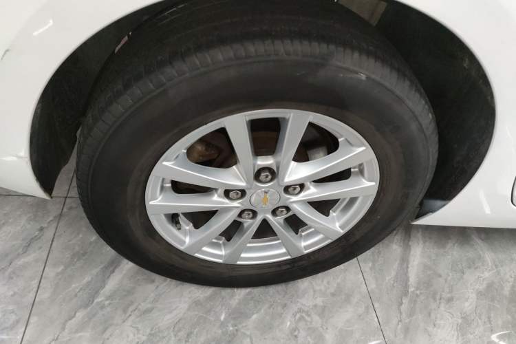 Used Chevrolet Malibu 2017 1.5T Automatic Comfort Edition Right Rear Wheel Hub