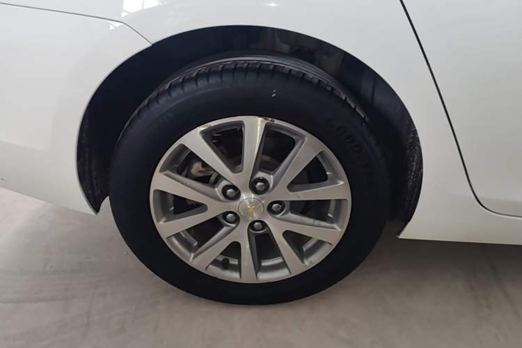 Used Chevrolet Malibu 2017 1.5T Automatic Luxury Edition Right Rear Wheel Hub