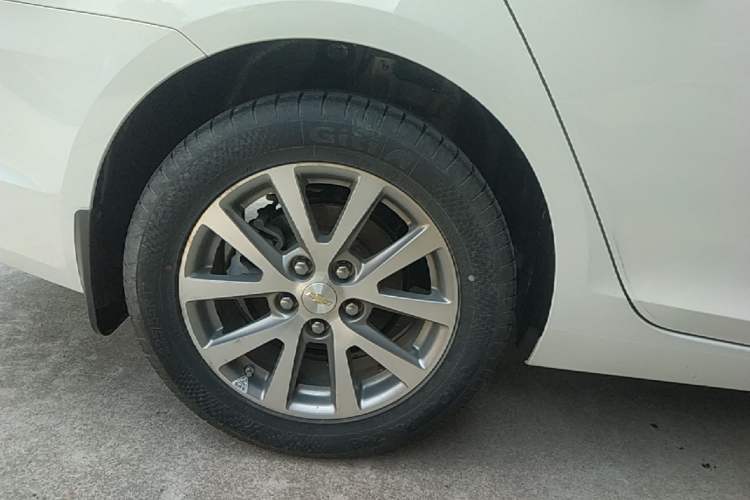 Used Chevrolet Malibu 2017 1.5T Automatic Luxury Edition Right Rear Wheel Hub