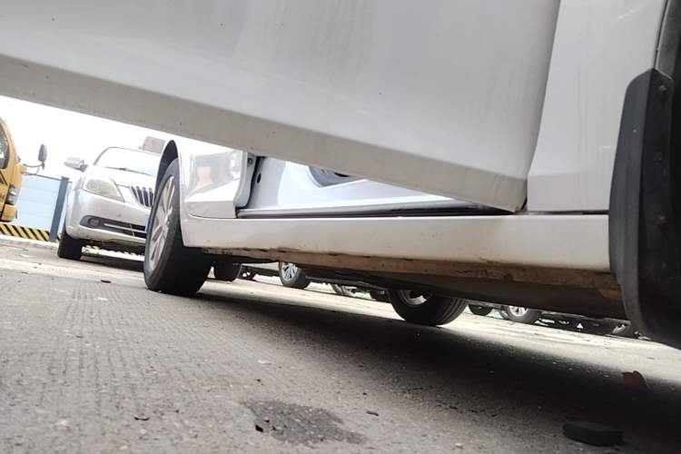 Used Chevrolet Malibu 2017 1.5T Automatic Luxury Edition Right Side Sill