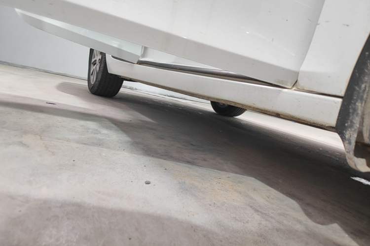 Used Chevrolet Malibu 2017 1.5T Automatic Luxury Edition Right Side Sill