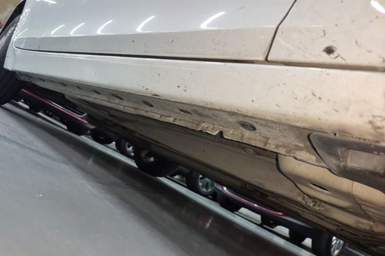 Used Chevrolet Malibu 2017 1.5T Automatic Luxury Edition Right Side Sill