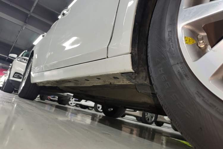 Used Chevrolet Malibu 2017 1.5T Automatic Luxury Edition Right Side Sill