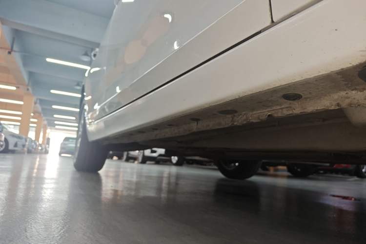 Used Chevrolet Malibu 2017 1.5T Automatic Luxury Edition Right Side Sill