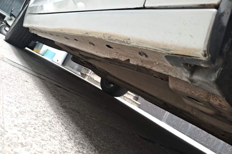 Used Chevrolet Malibu 2017 1.5T Automatic Luxury Edition Right Side Sill