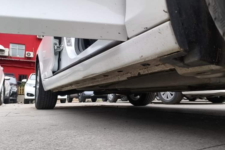 Used Chevrolet Malibu 2017 1.5T Automatic Luxury Edition Right Side Sill