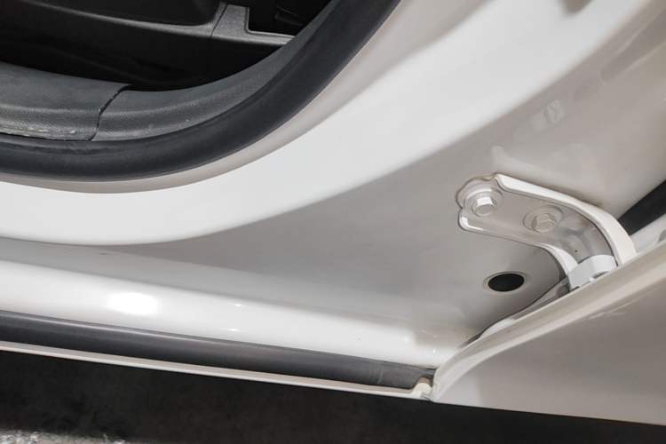 Used Chevrolet Malibu 2017 1.5T Automatic Luxury Edition Right Side Sill