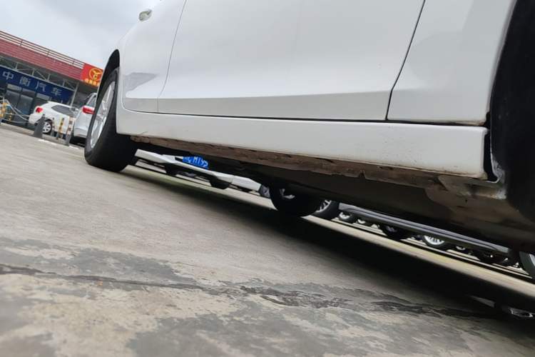 Used Chevrolet Malibu 2017 1.5T Automatic Comfort Edition Right Side Sill
