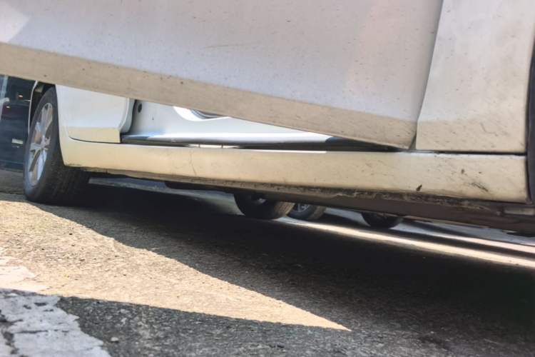 Used Chevrolet Malibu 2017 1.5T Automatic Luxury Edition Right Side Sill