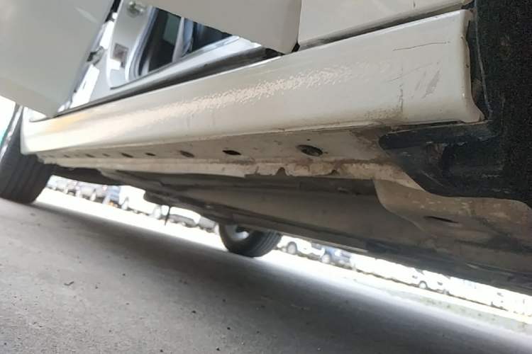 Used Chevrolet Malibu 2017 1.5T Automatic Luxury Edition Right Side Sill