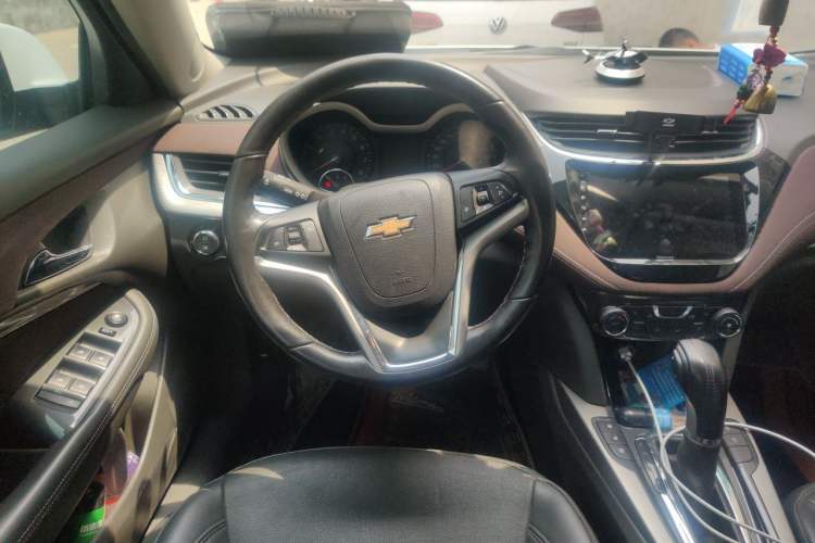 Used Chevrolet Malibu 2017 1.5T Automatic Luxury Edition Steering Wheel