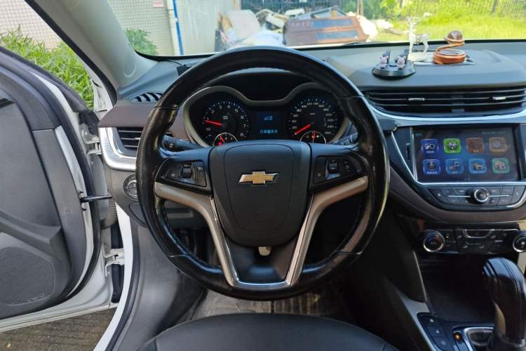 Used Chevrolet Malibu 2017 1.5T Automatic Luxury Edition Steering Wheel