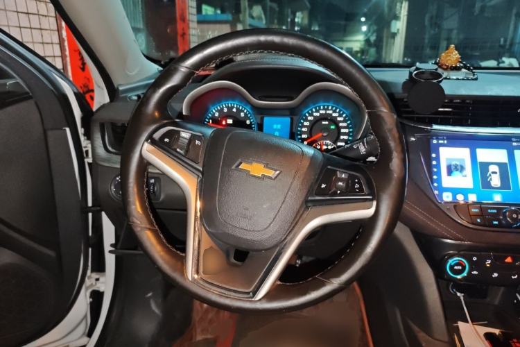 Used Chevrolet Malibu 2017 1.5T Automatic Luxury Edition Steering Wheel