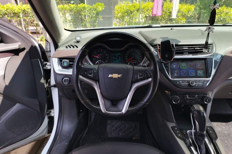 Used Chevrolet Malibu 2017 1.5T Automatic Luxury Edition Steering Wheel