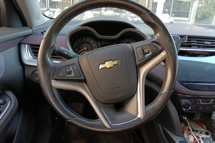 Used Chevrolet Malibu 2017 1.5T Automatic Luxury Edition Steering Wheel